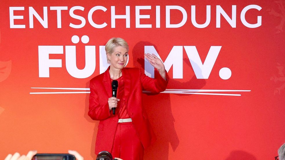 Manuela Schwesig ist Zweitplatzierte, erhebt aber wie die AfD den Regierungsanspruch. Foto: Bernd Wüstneck/dpa