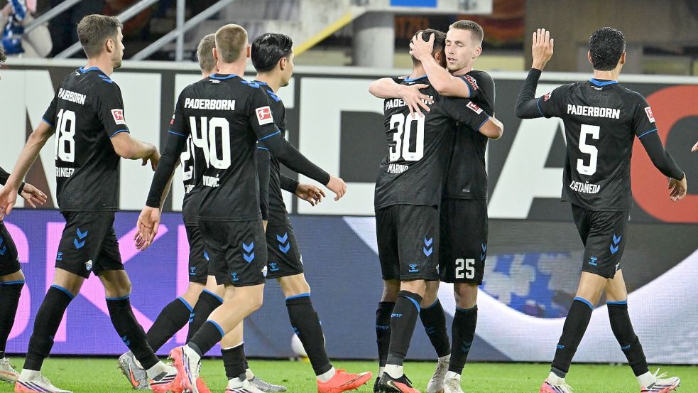 Torjubel beim SC Paderborn: Der Aufsteiger erzielte gegen Hoffenheim seine ersten Treffer. Foto: Swen Pförtner/dpa