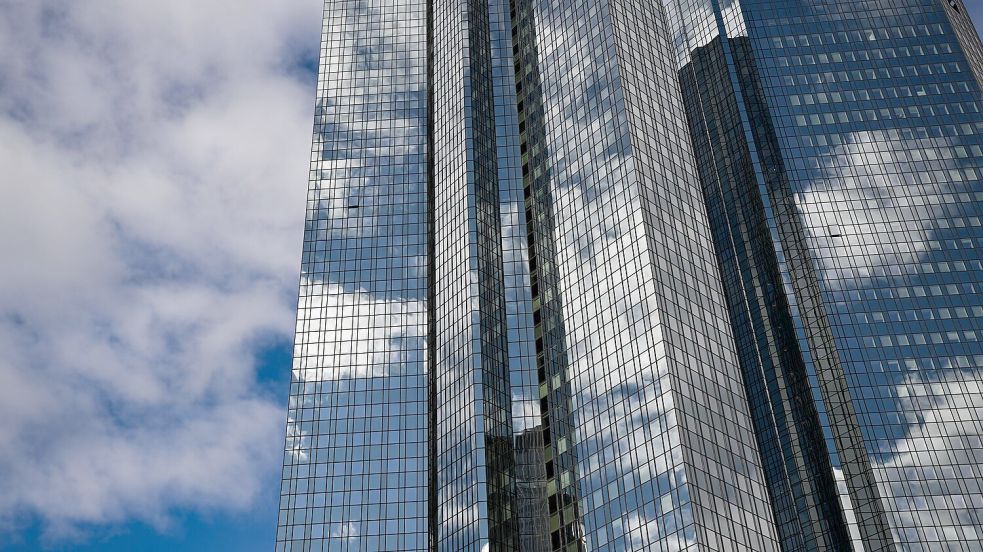 Deutschlands größtes Geldhaus sieht wachsendes Interesse von Investoren an Europa. Foto: Arne Dedert/dpa