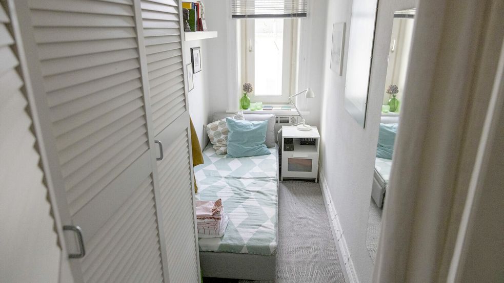Das Mini-Zimmer. Viel Platz zum Leben ist nicht. Foto: Marius Röer