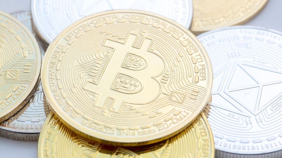 Der Bitcoin und andere Kryptowährungen sind im Aufwind. (Symbolbild) Foto: Fernando Gutierrez-Juarez/dpa