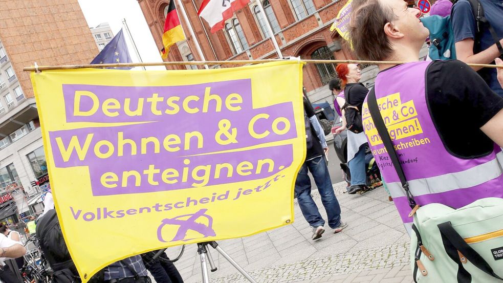 2021 hatte sich eine Mehrheit bei einem Volksentscheid für die Vergesellschaftung großer Wohnungsunternehmen ausgesprochen. (Archivbild) Foto: Wolfgang Kumm/dpa