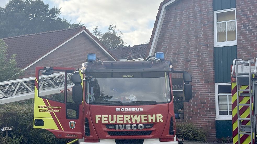 Die Feuerwehr ist in Westerende-Kirchloog im Einsatz. Foto: Eva van Loh