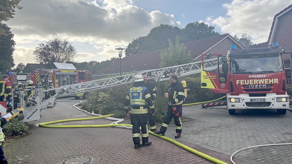 In Ihlow hat ein Zimmerbrand auf den Dachstuhl übergegriffen. Foto: Eva van Loh
