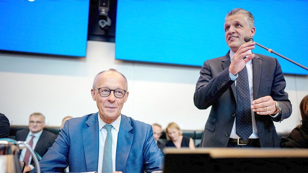 Der Kanzler kam gut gelaunt in die Fraktionssitzung. Foto: Kay Nietfeld/dpa