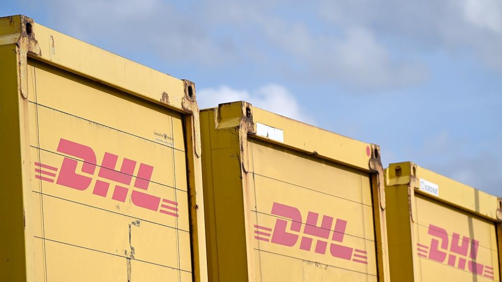 An dem DHL-Logistikzentrum läuft ein größerer Einsatz von Feuerwehr und Polizei. (Symbolbild) Foto: Wolf von Dewitz/dpa