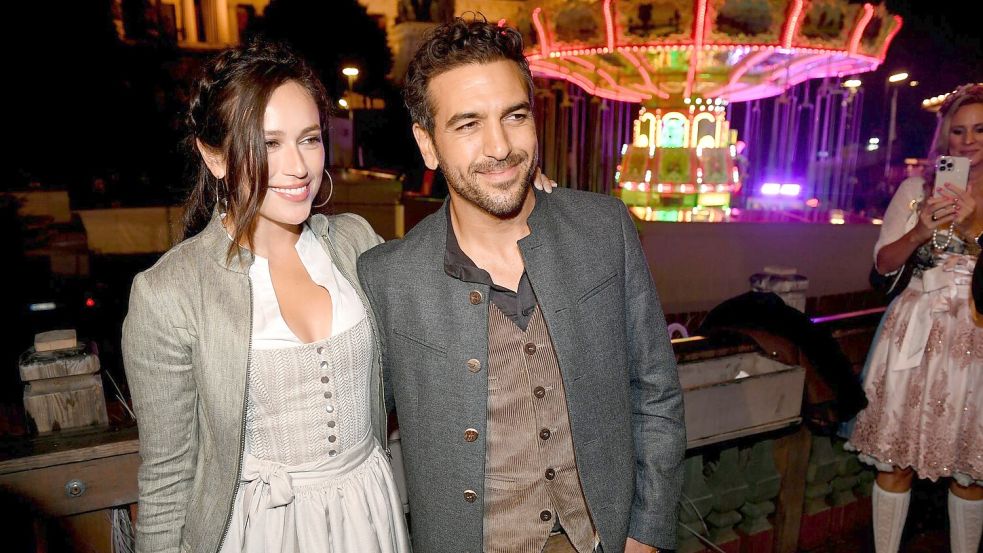 Waren 2022 noch gemeinsam auf dem Oktoberfest unterwegs: Elyas M’Barek und seine Frau Jessica. (Archivbild) Foto: Felix Hörhager/dpa
