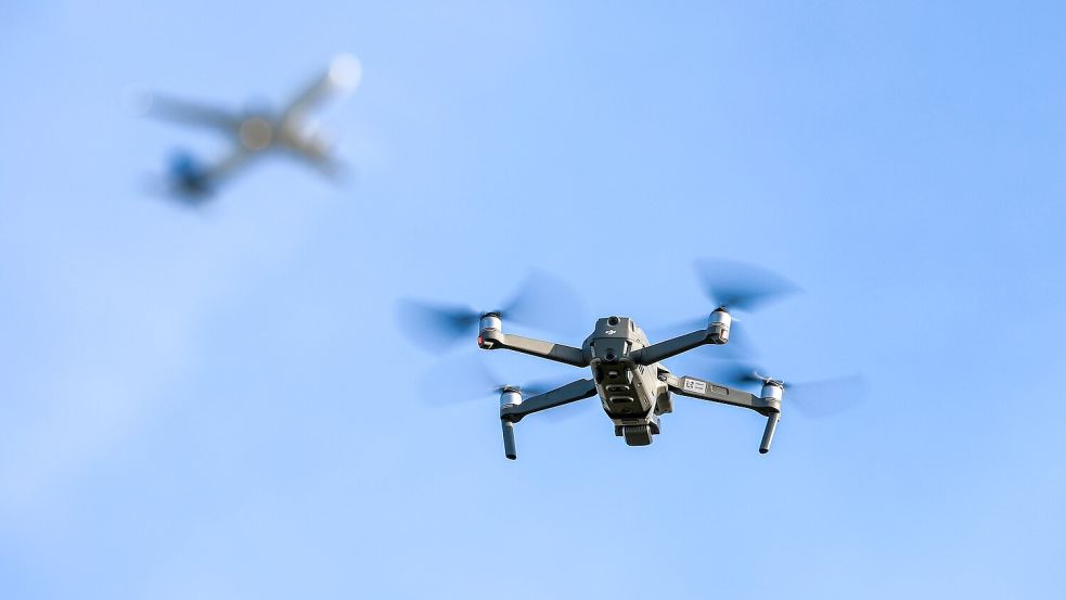 Wieder wurde eine Drohne an einem deutschen Flughafen gesichtet. Foto: dpa/Jan Woitas