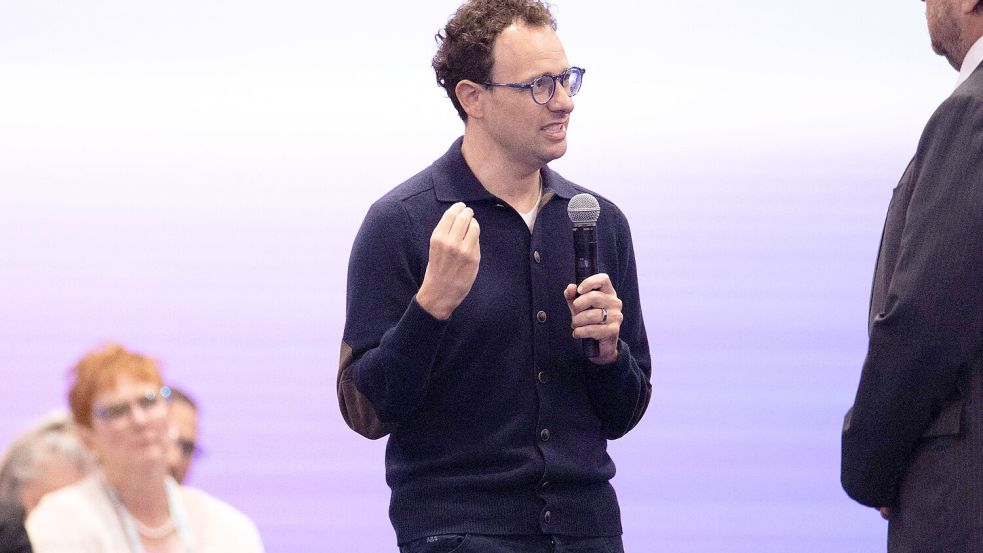 Anthropic-Chef Dario Amodei rief in einem Essay dazu auf, das Tempo zu „verlangsamen, mit dem wir die Fähigkeiten von KI-Modellen verbessern“. Foto: IMAGO/Benjamin Fanjoy
