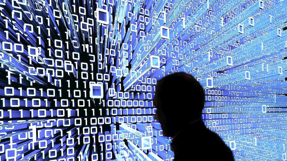 Viele Unternehmen sehen die Digitalisierung laut einer Umfrage durch Datenschutz gehemmt. (Symbolbild) Foto: Peter Steffen/dpa