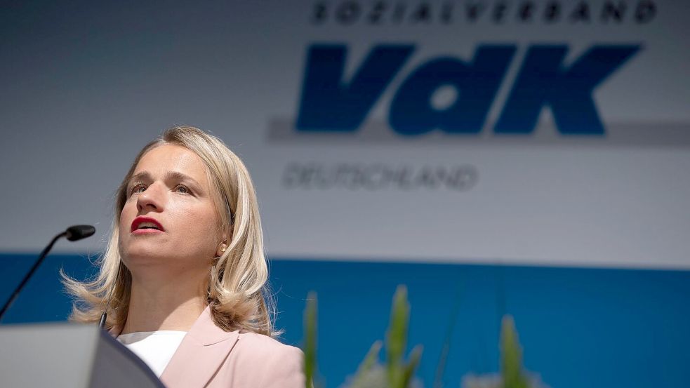 VdK-Präsidentin Verena Bentele sieht den erneut geplanten Tankrabatt als falschen Weg (Archivbild) Foto: Christophe Gateau/dpa