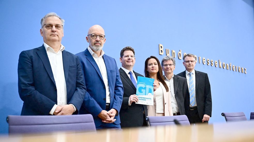Trotz besserer Wachstumserwartungen blicken führende Ökonomen mit Sorge in die Zukunft. Foto: Sebastian Gollnow/dpa