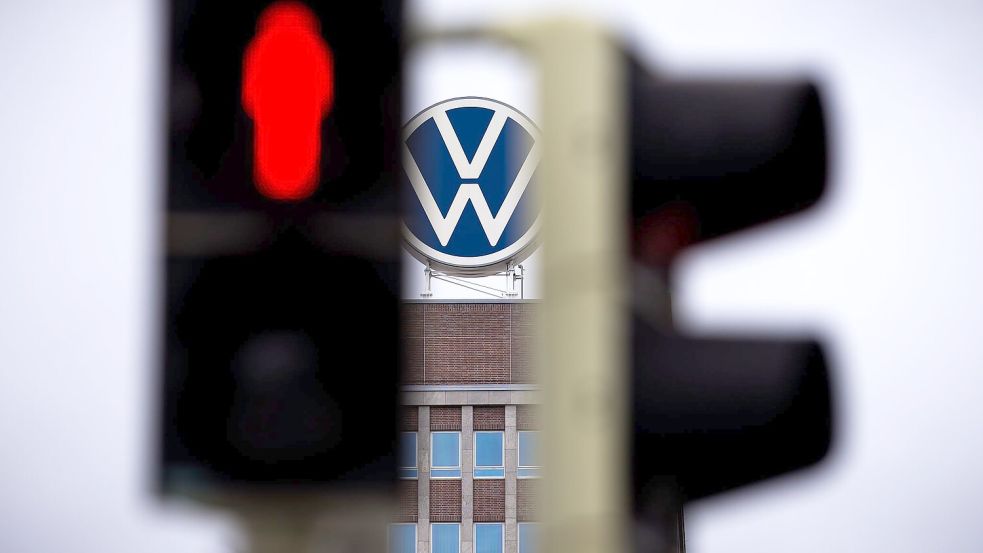 VW, Audi und Seat rufen Hunderttausende Autos zurück. (Archivbild) Foto: Moritz Frankenberg/dpa