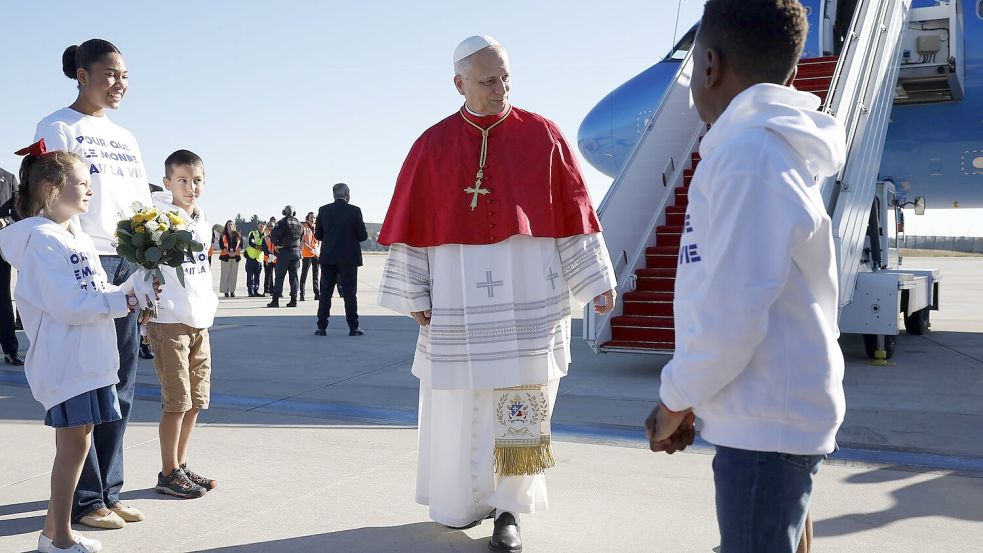 Papst Leo XIV. ist für vier Tage in Frankreich. Foto: Yoan Valat/Pool EPA via AP/dpa