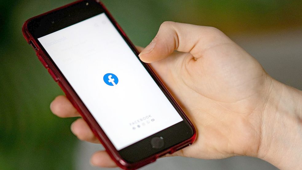 Der Datenschutz-Skandal um Cambridge Analytica wirkt für den Facebook-Konzern immer noch nach. (Archivbild) Foto: Fabian Sommer/dpa