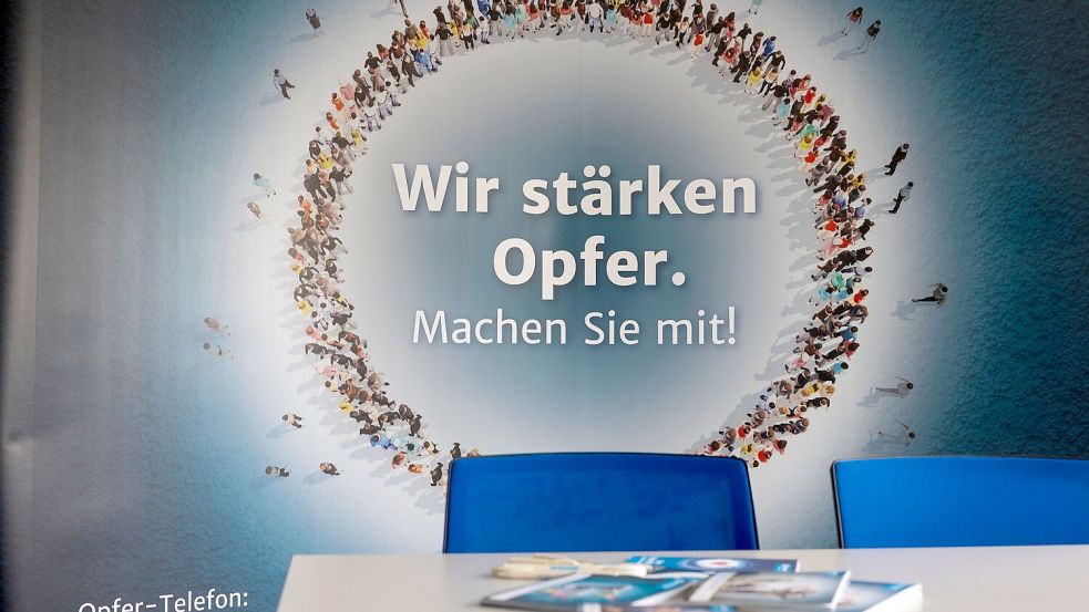 Den Weißen Ring gibt es seit 50 Jahren. (Archivbild) Foto: Helmut Fricke/dpa