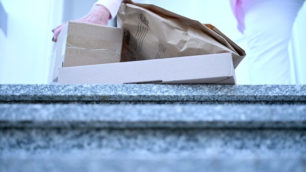 Wer nach Hause kommt, findet die Pakete vor seiner Haustür und muss sie nicht sonst wo abholen.  Foto: Wolf von Dewitz/dpa