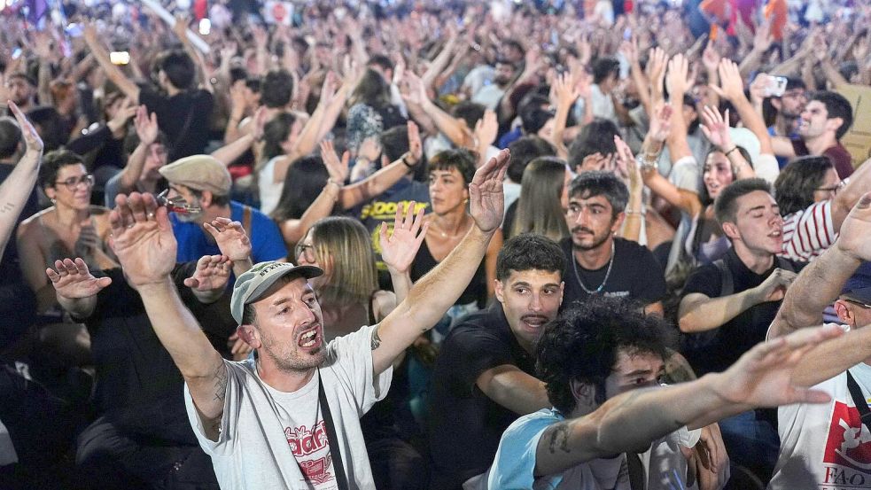 Die Behörden sprachen von 25.000 Teilnehmern, die Veranstalter von 300.000. Foto: Manu Fernandez/AP/dpa