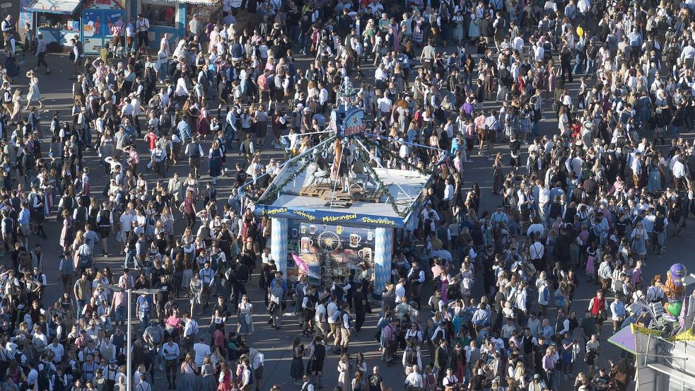 Voll, voller, Oktoberfest.  Foto: Felix Hörhager/dpa