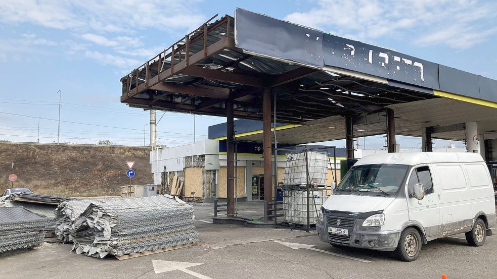 Die Schäden an einer Tankstelle sind provisorisch repariert worden. (Archivbild) Foto: Friedemann Kohler/dpa