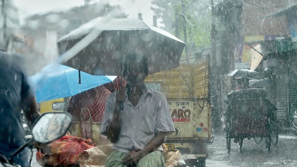 Im Norden Indiens und in Nepal hinterlässt ein Monsuntief Zerstörung und Leid. Foto: Bikas Das/AP/dpa