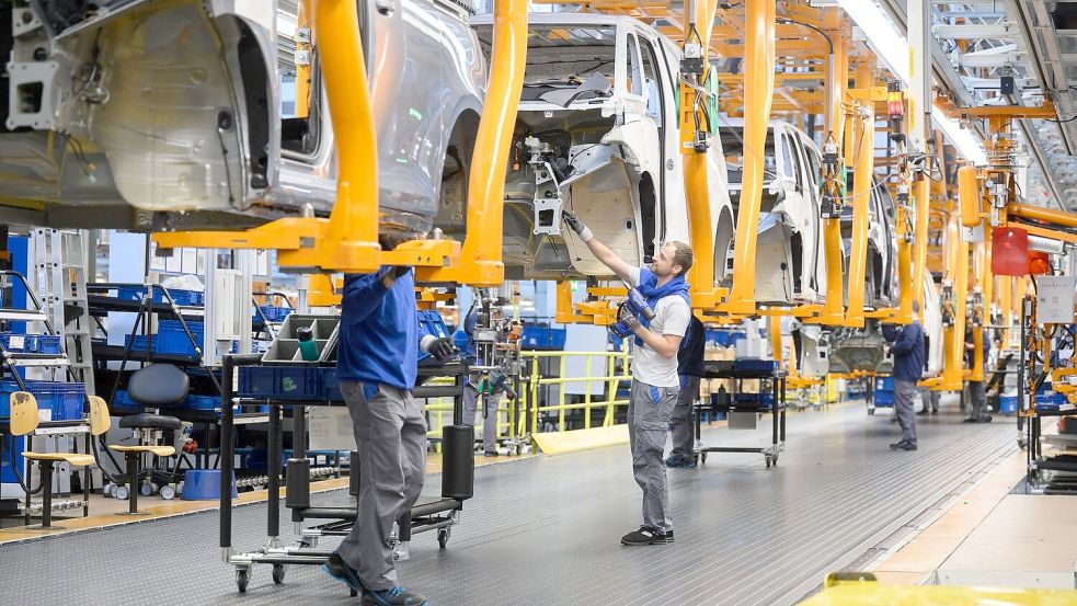 In der Industrie wird der Jobabbau nicht mehr so stark vorangetrieben wie zuletzt. (Archivbild) Foto: Julian Stratenschulte/dpa
