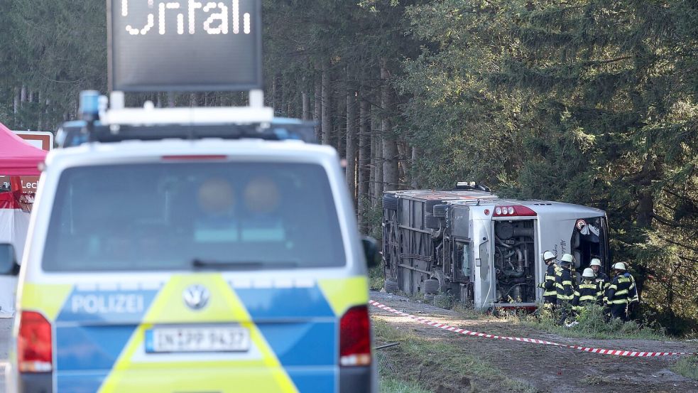 Die Autobahn musste stundenlang gesperrt werden. Foto: Karl-Josef Hildenbrand/dpa