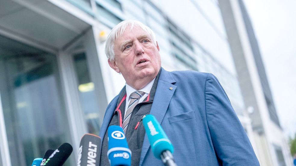 Der stellvertretende CDU-Vorsitzende Karl-Josef Laumann hat sich im Deutschlandfunk zum Pflegestreit geäußert. (Archivbild) Foto: Michael Kappeler/dpa