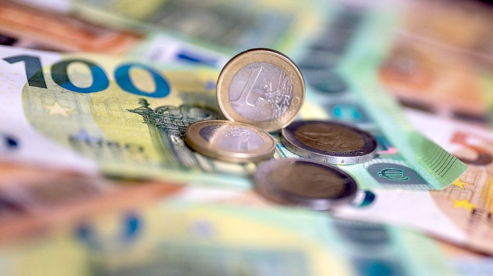 Die Geldvermögen der privaten Haushalte sind in Summe deutlich gestiegen, aber viele Menschen haben nichts davon. (Symbolbild) Foto: Monika Skolimowska/dpa
