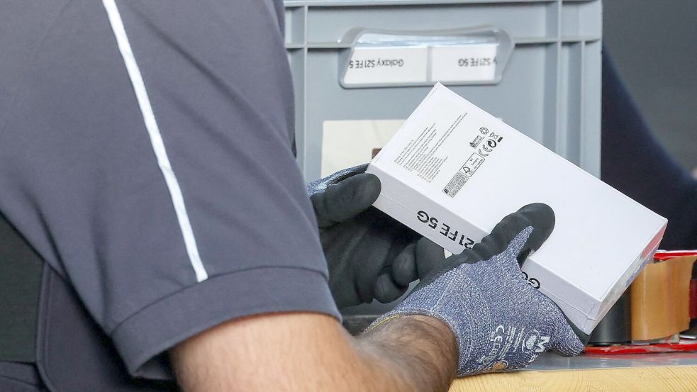 Welche Handymarken von dem mutmaßlichen Betrug betroffen waren, wollten die Ermittler nicht offiziell sagen. Foto: Christoph Reichwein/dpa