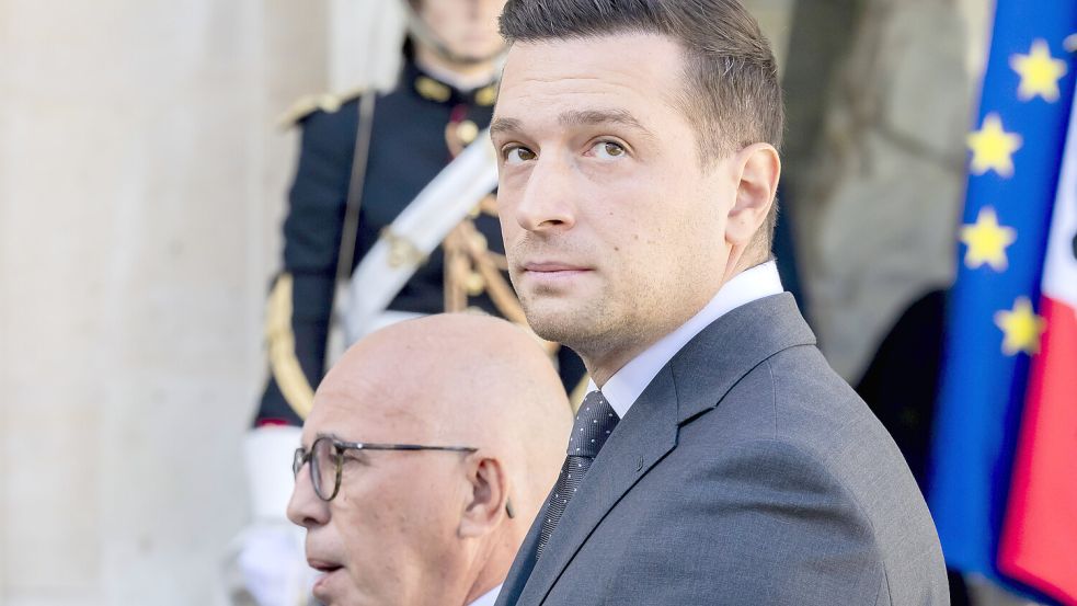 Jordan Bardella (r.) sieht sich mit schweren Vorwürfen konfrontiert. Mit rechtlichen Schritten will er sich gegen einen Bericht von „Mediapart“ wehren, in dem ihm antisemitische Äußerungen unterstellt werden. Foto: IMAGO/Vincent Isore