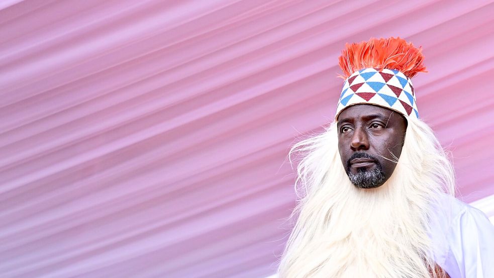 Der Journalist Edward Rukidi Kijanangoma ist der neue König von Tooro. Foto: Hajarah Nalwadda/AP/dpa
