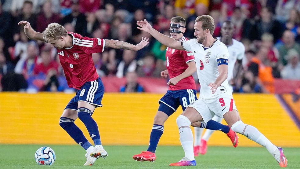 Harry Kane (rechts) traf erneut für England. Foto: Petr David Josek/AP/dpa