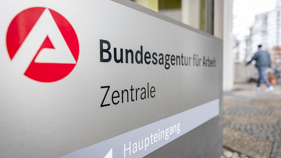 Die Zahl der Arbeitslosen in Deutschland ist im September wieder unter die Drei-Millionen-Grenze gefallen (Archivbild).  Foto: Daniel Karmann/dpa