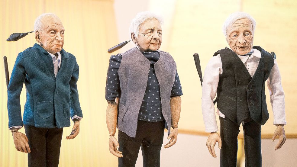 Puppen verkörpern die Verstorbenen und machen Immaterielles lebendig. Foto: Patrick Senner