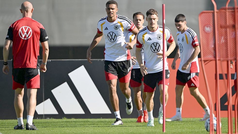 Die DFB-Spieler bereiten sich auf das Nations-League-Spiel gegen Serbien vor.  Foto: Federico Gambarini/dpa