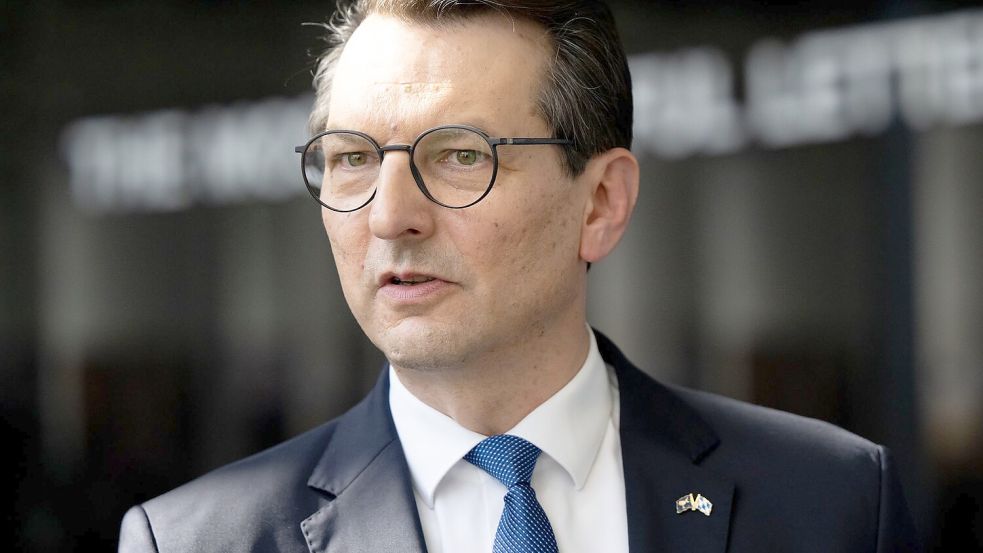 BMW-Chef Nedeljkovic: Konzernstruktur vereinfachen und Managementpositionen streichen. (Archivbild) Foto: Sven Hoppe/dpa