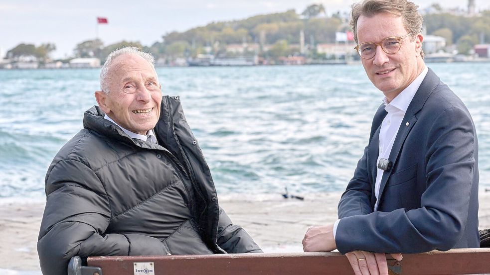 Der Minister traf einen der ersten „Gastarbeiter“. Foto: Rolf Vennenbernd/dpa