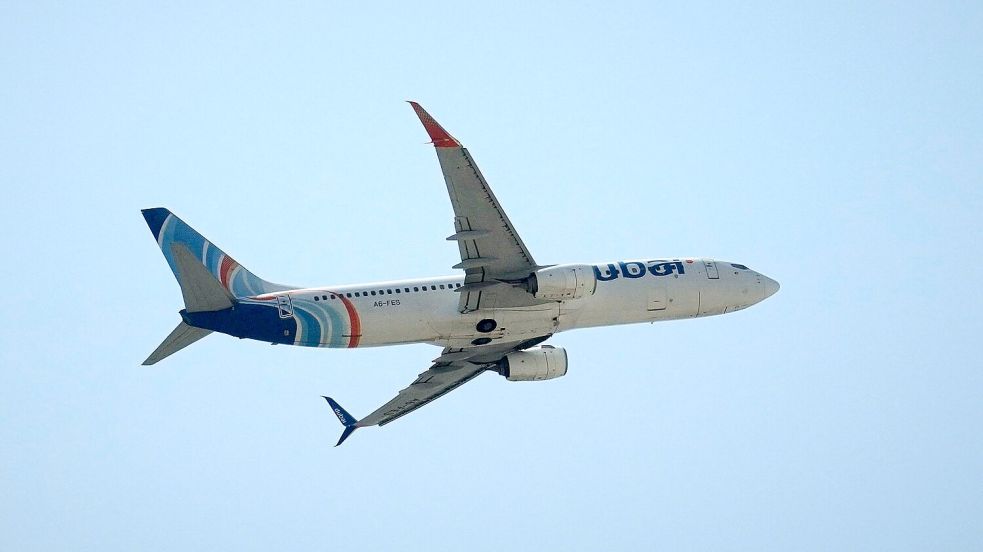 Das Flugzeug der emiratischen Airline Flydubai musste nach dem Vorfall in Saudi-Arabien notlanden. (Symbolbild) Foto: Uncredited/AP/dpa