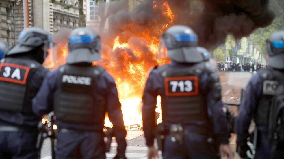 Bei den Protesten an französischen Gymnasien kam es zu zahlreichen Sachbeschädigungen und Festnahmen. Foto: Jean-Francois Badias/AP/dpa