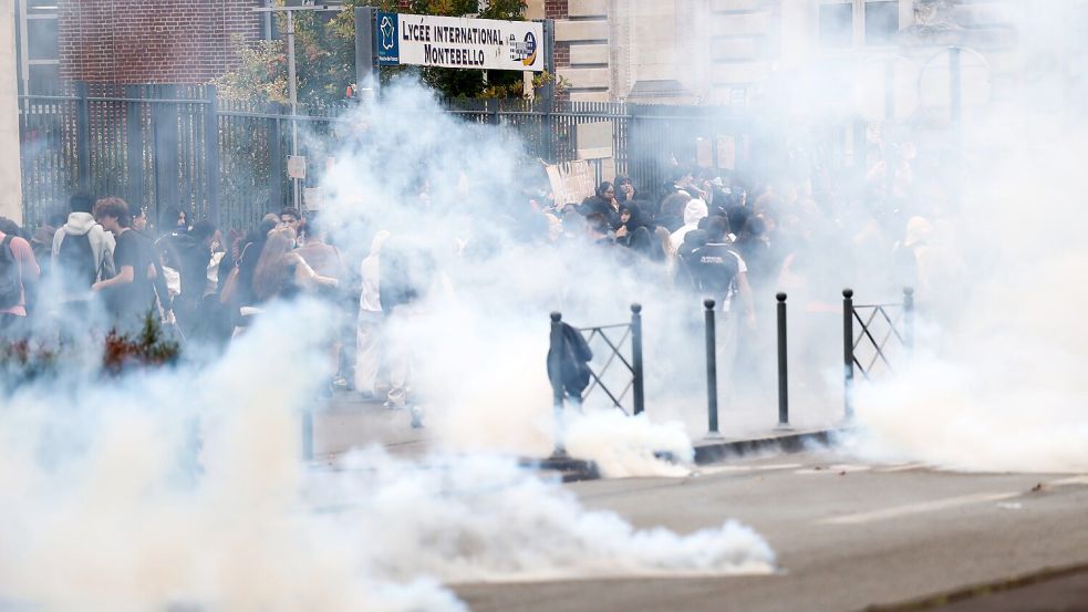 Auch der Einsatz der Polizei bei den Protesten an französischen Schulen steht in der Kritik, es war die Rede von Fällen von Polizeigewalt. Foto: Jean-Francois Badias/AP/dpa