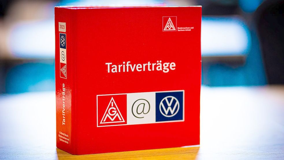 Sie werden bald neu verhandelt: Die Tarifverträge bei Volkswagen. (Archivbild) Foto: Moritz Frankenberg/dpa