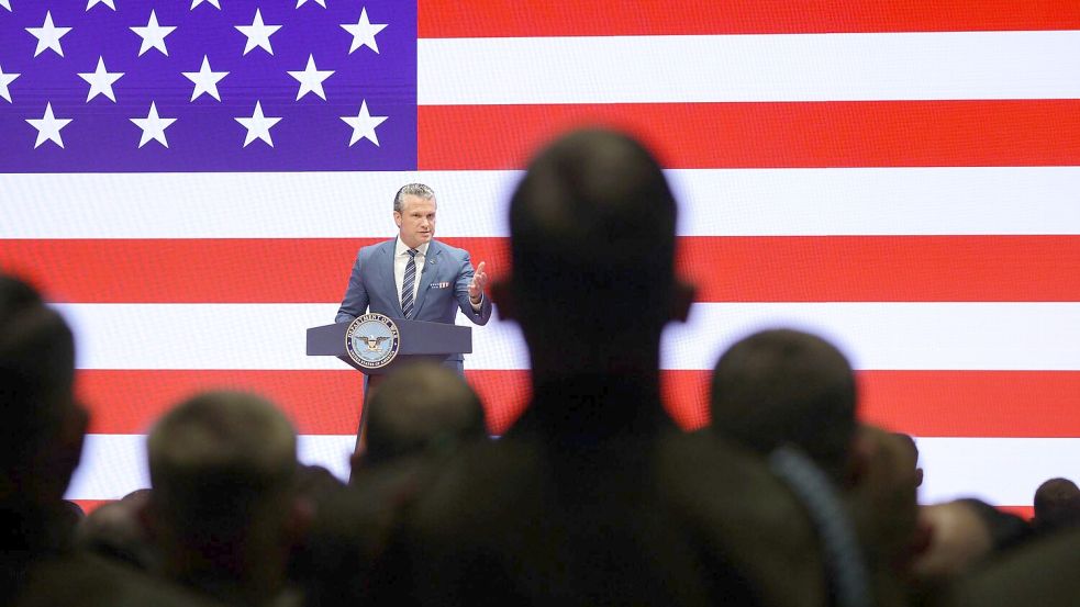 Hegseths verteidigt vor Militärs bereits erfolgte Veränderungen - und kündigt weitere an.  Foto: Alex Wong/Pool Getty Images North America/AP/dpa