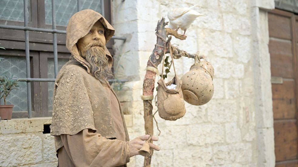 Mensch oder Statue? Foto: Malin Wunderlich/dpa
