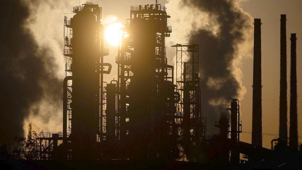 Die Produktion von Benzin und Diesel in Deutschland hat im ersten Halbjahr 2026 zugenommen. (Archivbild) Foto: Marijan Murat/dpa