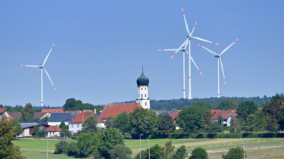 Insgesamt zeigte sich laut Statistischem Bundesamt, dass Regionen stärker alterten, je ländlicher sie waren.  Foto: IMAGO/Sven Simon