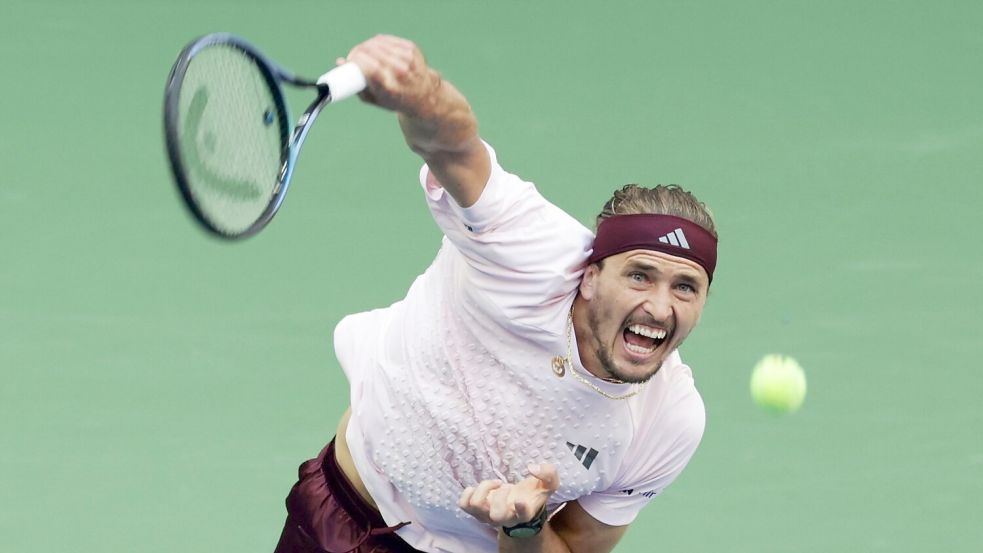 Alexander Zverev steht beim Turnier in Peking im Achtelfinale. (Archivbild) Foto: Adam Hunger/AP/dpa