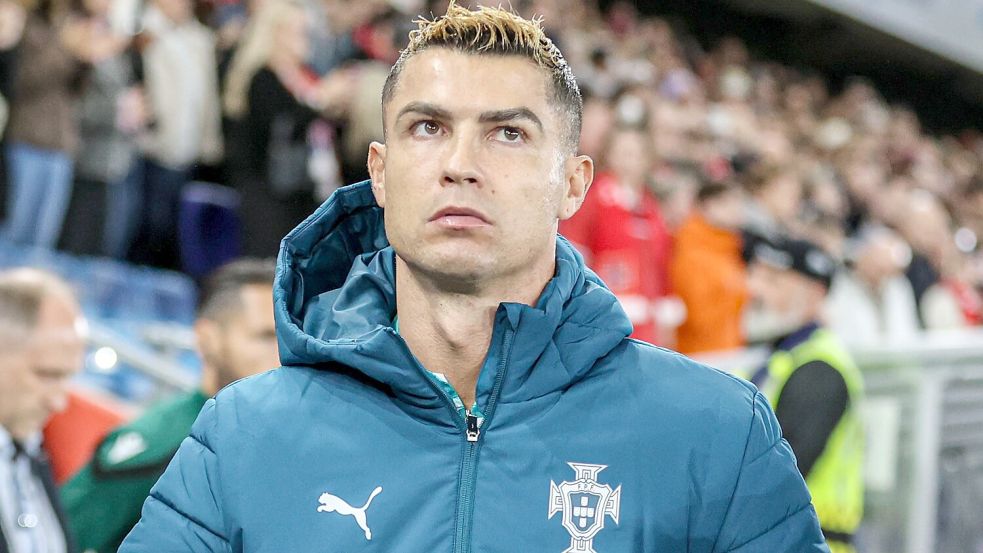 Cristiano Ronaldo (41) saß im Nations League-Spiel gegen Norwegen 90 Minuten auf der Bank. Hat er vielleicht hier die Entscheidung für den vorläufigen Rücktritt gefasst? Foto: Imago/SOPA Images
