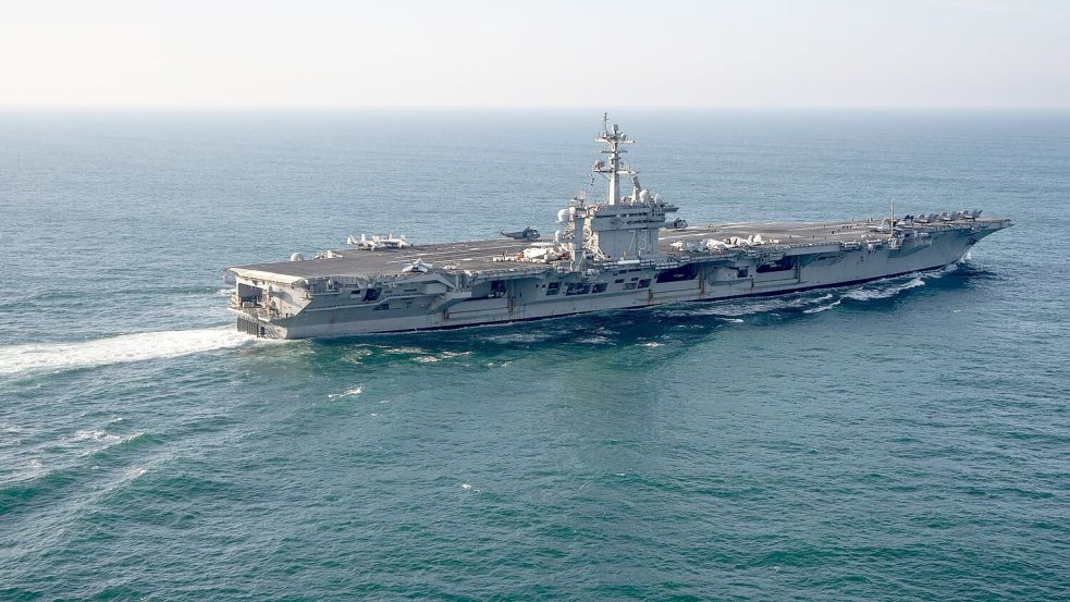 Der US-Flugzeugträger „USS George Washington“ befindet sich aktuell im Nahen Osten. (Archivbild) Foto: Victor R. Caivano/AP/dpa