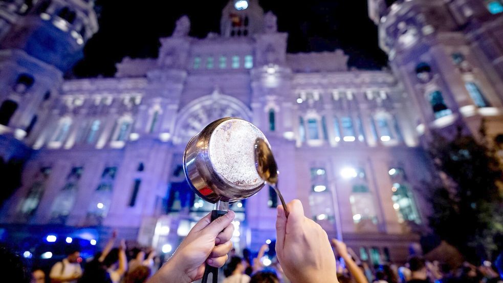 Demonstranten in Spanien fordern bezahlbaren Wohnraum.  Foto: A. Pérez Meca/EUROPA PRESS/dpa